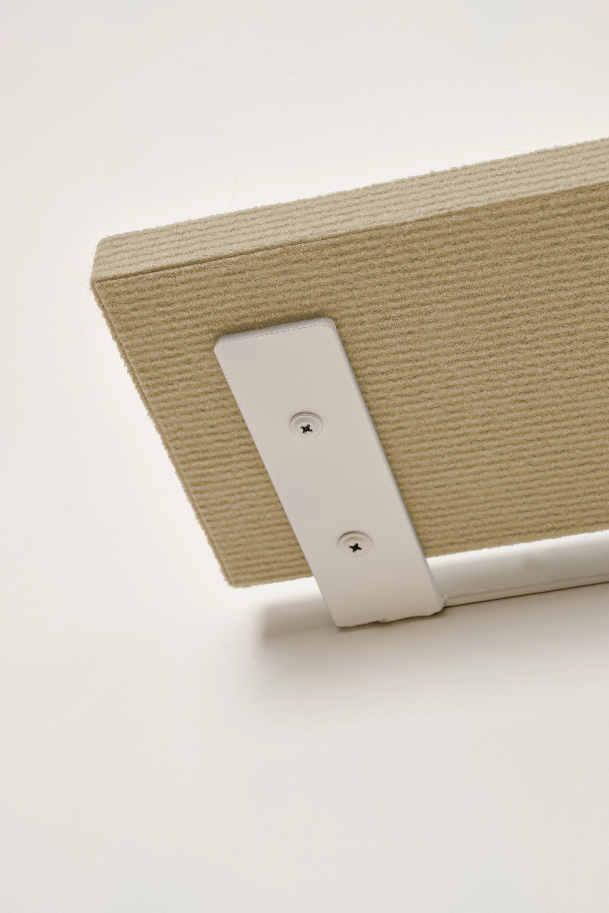 Kissan seinäkiipeily taso , jossa kissa pääsee hyppimään